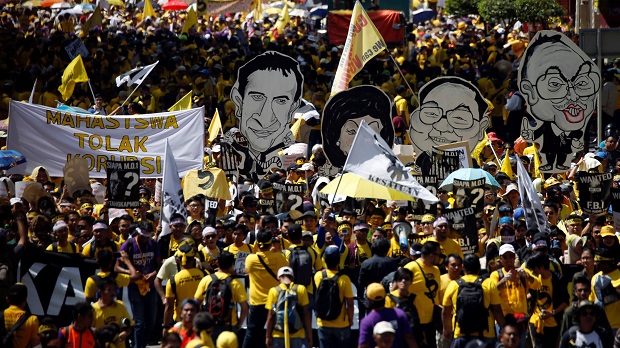 'WITHOUT PROTESTS, THERE WOULD HAVE BEEN NO MALAYSIA' - BERSIH FIRES BACK AT JOHOR SULTAN - INDEED IF NOT FOR THE THREAT OF STREET PROTEST, WOULD ISMAIL SABRI'S UMNO-LED GOVT BOTHER TO CANCEL ITS HARSH MOVE TO REMOVE PRICE CEILING ON ESSENTIAL FOOD? - SURELY, JOHOR RULER IS NOT EXPECTING MALAYSIANS TO LIE DOWN & DIE FROM SUFFERING & HARDSHIP INFLICTED BY A CLUELESS & DESPERATE FEDERAL GOVT